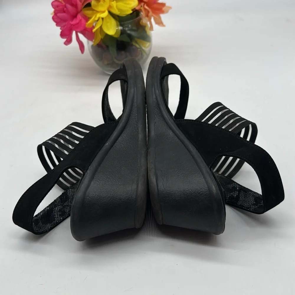 Black Wedge Sandals with Elastic Straps and Cushioned Footbed Size 9 SKT7973G